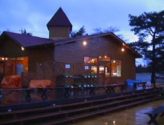 ここでソフトクリームやお土産なんか売ってます