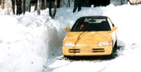 おかげさまでビートが発掘できました ビートの全高よりも雪の壁が高いですぅ...